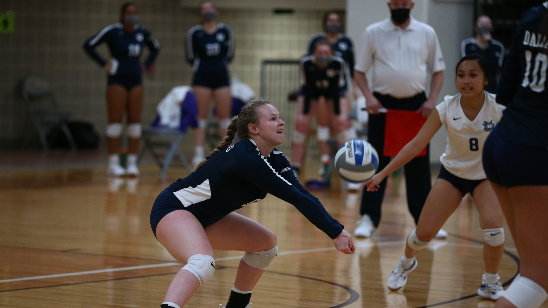 UD Volleyball Unable to Keep up with No. 2 Trinity University in Road Twinbill
