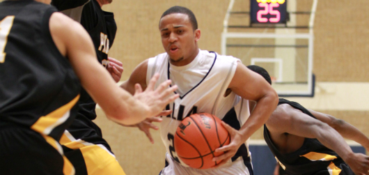 Men's Basketball falls to Austin College in close game